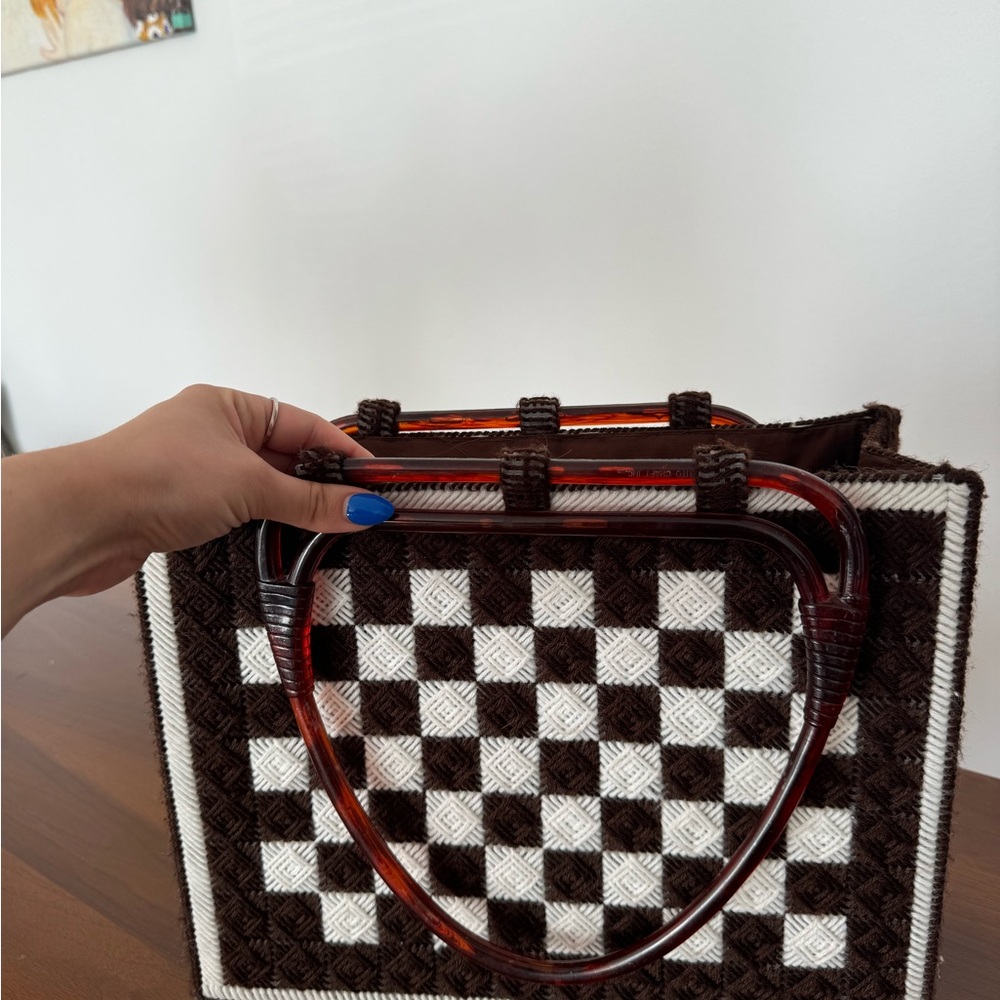 Elegant Brown and Cream Handbag - Picture 3 of 5